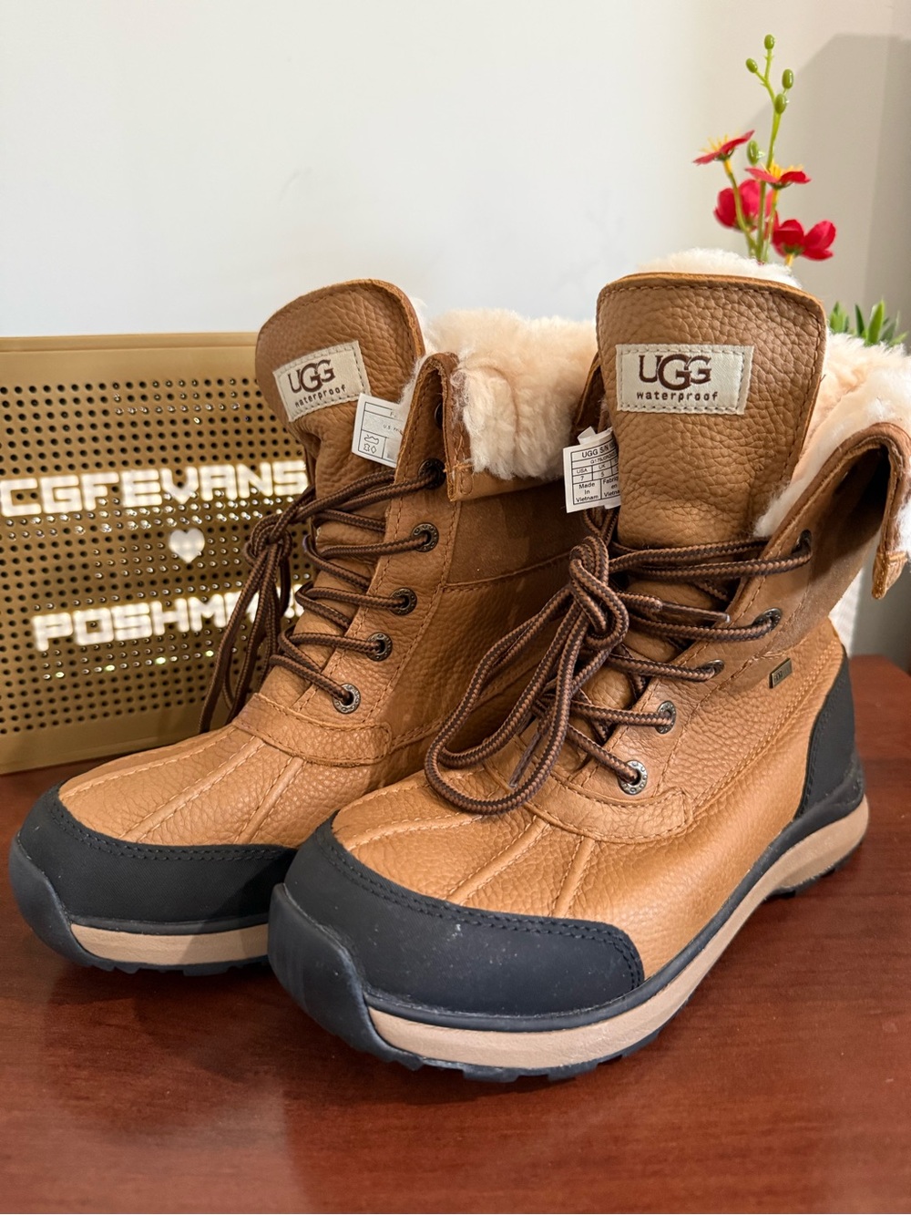New UGG  Women's Adirondack III Waterproof Boots size 7